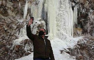 Donan şelale Pamukkale’yi andırdı