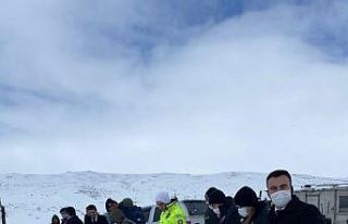 Dondurucu soğuklarda sokak hayvanları unutulmadı