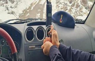 Donmak üzere olan kızılgerdana jandarma şefkati