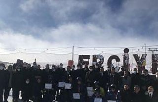 ‘Dorukta Bir Gençlik’ projesinde kayak sertifikaları...