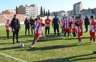 Down sendromlu öğrenciler sahaya indi, penaltı...