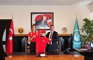Dünya ve Olimpiyat şampiyonları BAÜN’de ders...