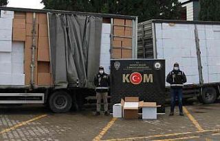 Durdurulan tırda 14 milyon 690 bin adet makaron ele...