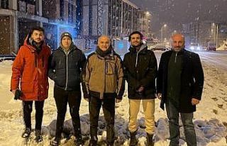 Düzce Belediyesinin karla mücadelesi gece boyu sürdü