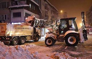Düzce’de karla mücadele 7/24 sürüyor