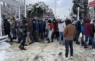 Edirnekapı’da sabah işe giden vatandaşlar zor...