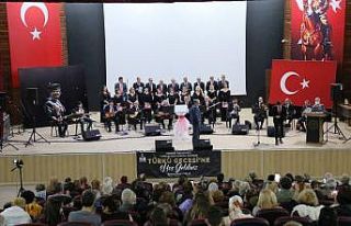 Edremit Belediyesi Yurdun Sesi Korosu sahne aldı