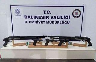 Edremit’te çok sayıda silah ve uyuşturucu madde...