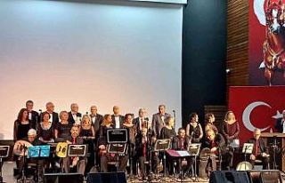 Edremit’te İleri Türk Sanat Müziği Korosu büyüledi