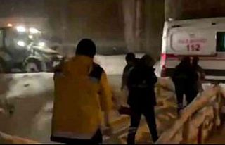 Ekipler karbonmonoksit gazından zehirlenen vatandaşlar...
