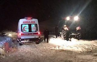 Ekipler kardan yolu kapanan mezrada rahatsızlanan...