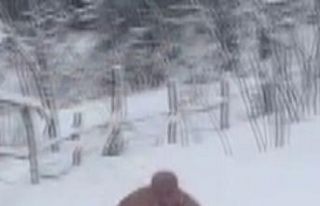 Eksi 1 derece havada karda yüzdü