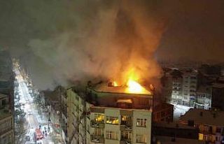 Elazığ’da 6 katlı binada korkutan yangın, ekiplerin...