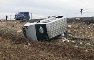 Elazığ’da hafif ticari araç şarampole yuvarlandı:...