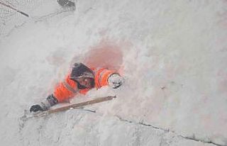 Elazığ’da kar kalınlığı insan boyuna yaklaştı