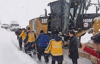 Elazığ’da mahsur kalan yaşlı hastanın yardımına...