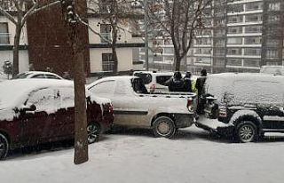 Elazığ’da öğrenci servisi yan yattı: 1 yaralı