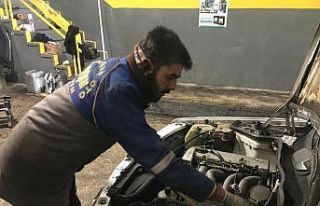 Elazığ’da soğuklar arttı, ustalar sürücülere...