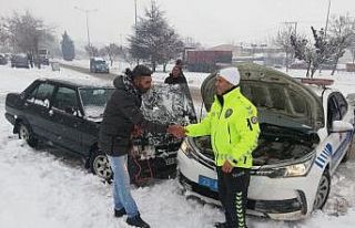 Elazığ’da yolda kalan sürücülerin imdadına...
