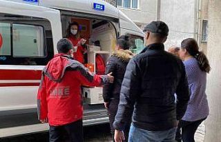 Eline aldığı bıçakla polislere zor anlar yaşattı