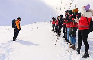 Emniyet ekiplerine arama kurtarma eğitimi drone ile...
