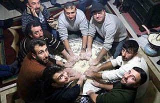 En az 6 kişiyle yapılıyor, yapımı saatler sürüyor