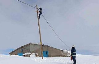 Enerji Timleri iş başında, bin 700 rakımlı köydeki...