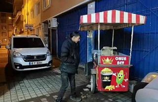 Engelli gencin mısır tezgahının aküsünü ve...