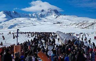 Erciyes hafta sonunda 30 bin turist ağırladı