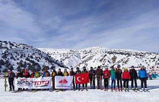 Erzincan’da dağ kayağı temel seviye eğitimi...