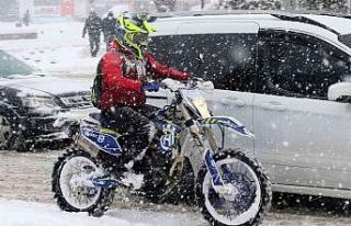 Erzincan’da kar ve tipiden 401 köy yolu ulaşıma...