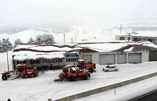Erzincan’da kar ve tipiden 86 köy, 34 mezra yolu...