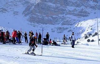 Erzincan’da kayak il birinciliği müsabakaları...