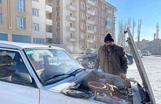 Erzurum’da donan araçlar çalıştırılamadı