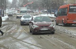 Erzurum’da kar hayatı felç etti