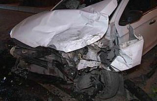 Esenyurt’ta 3 aracın karıştığı trafik kazasında...