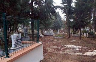 Eski şehitliğin tel örgüsü çalındı