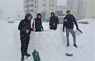 Eskimo evi yaptılar