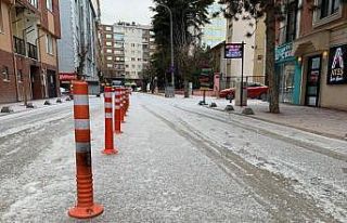 Eskişehir’de cadde ve sokaklar adeta buz pistine...