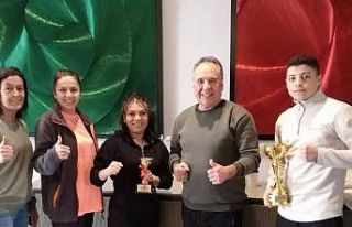 Eskişehirli kick boksçular İstanbul’da şehirlerini...