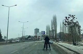 Eşya taşımak için seçtiği yöntem şaşkına...