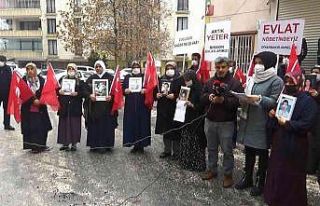 Evlat nöbetindeki aileler, engelli çocukları istedi