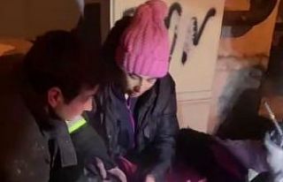 Evlerinde çıkan yangında mahsur kalan Afganlı...