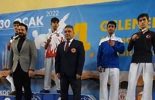 Eyyübiyeli sporcular madalyalarla döndü