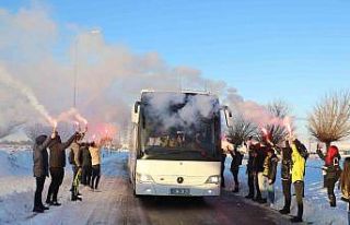 Fenerbahçe’ye Sivas’ta meşaleli karşılama