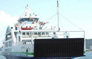 Feribotlara fırtına engeli