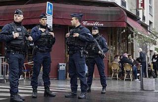 Fransa’da 6 polise ırkçı hakaret ve şiddetten...