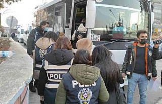 Fuhuş operasyonunda yakalanan 14 yabancı uyruklu...