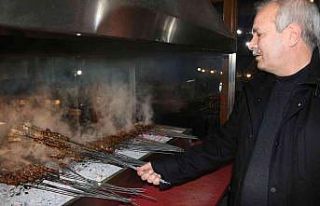 Gazetecilere ciğerli kutlama