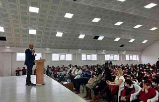 Gazi İsmail Kumartaşlı öğrencilerle buluştu